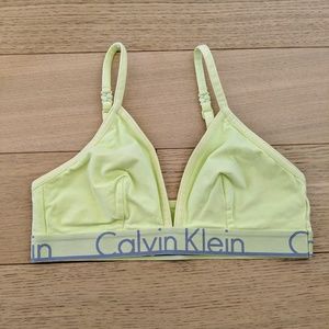 Calvin Klein Triangle Unlined Bra / Bralettes